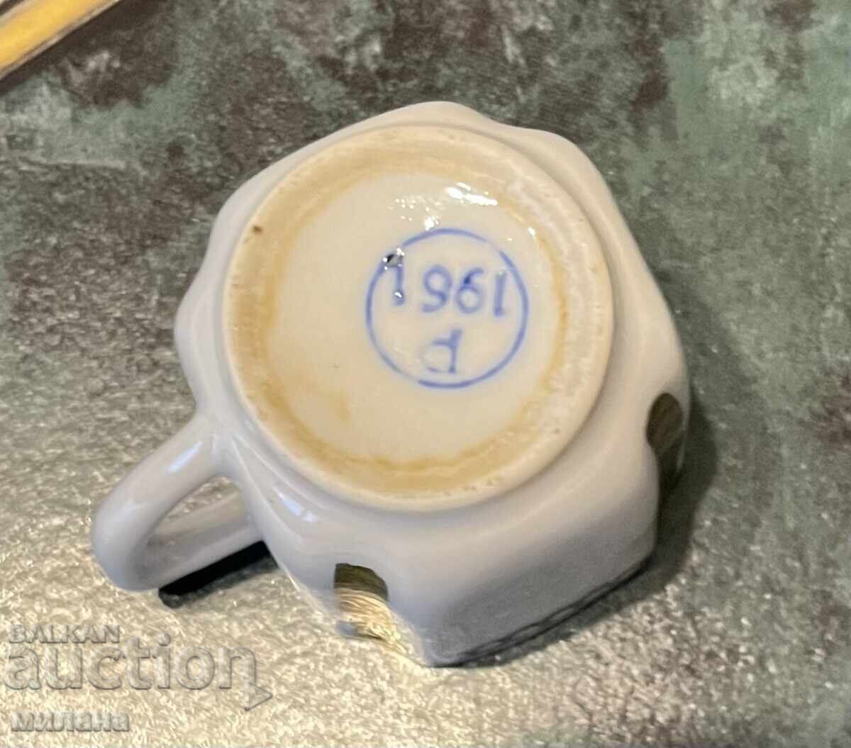 Livrarea Porțelan bulgar vechi