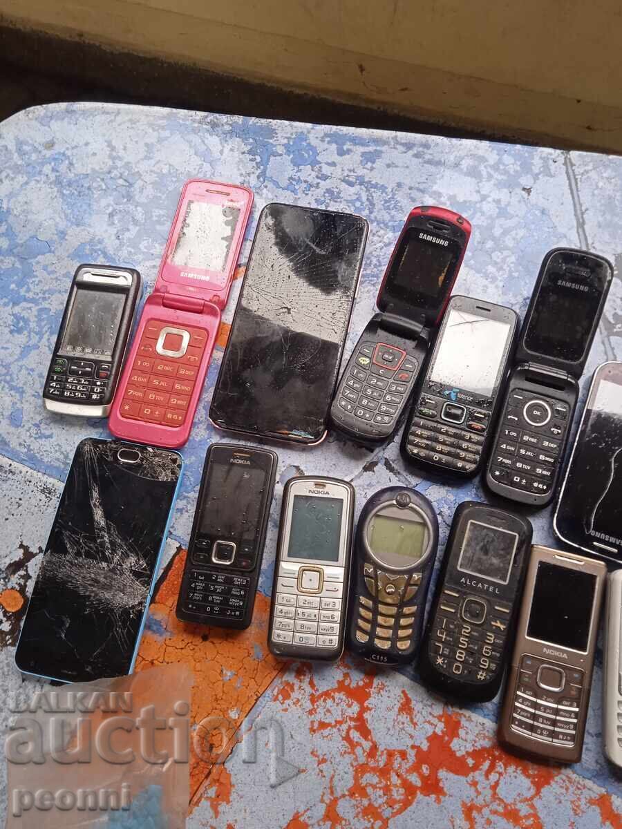 Deșeuri electrice, condensatoare, telefoane, brad de Crăciun cu preț € 60.00 | 117.35 BGN Deșeuri electrice, condensatoare, telefoane, brad de Crăciun cu preț € 60.00 | 117.35 BGN