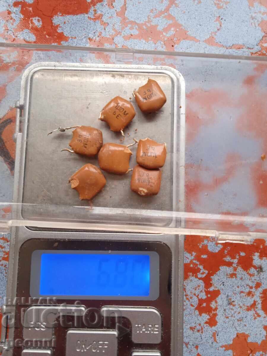 Licitație Deșeuri electrice, condensatoare, telefoane, brad de Crăciun Licitație Deșeuri electrice, condensatoare, telefoane, brad de Crăciun