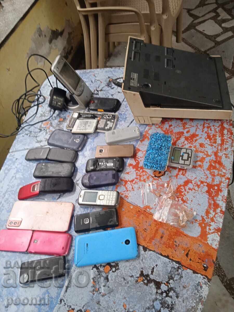 Deșeuri electrice, condensatoare, telefoane, brad de Crăciun - 7 Deșeuri electrice, condensatoare, telefoane, brad de Crăciun - 7