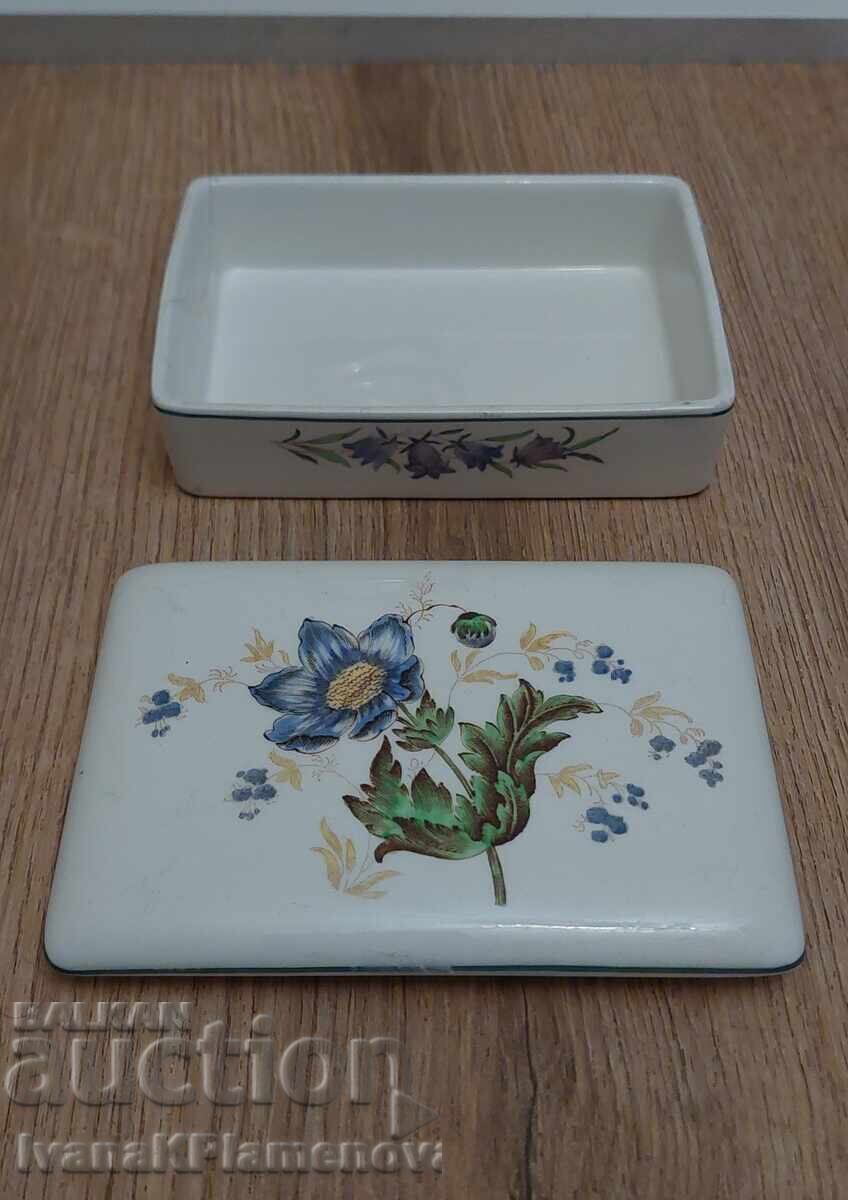 Auction  Vintage English Porcelain Box for Collectors