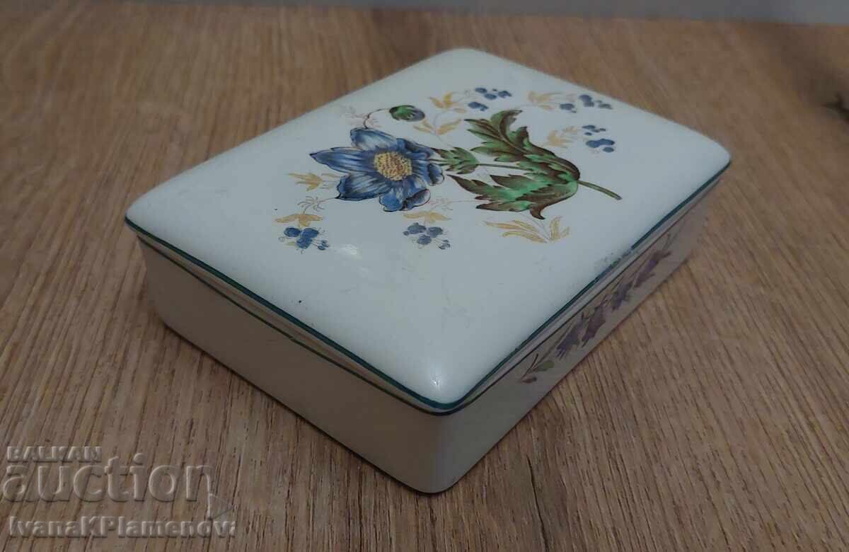 Delivery of Vintage English Porcelain Box for Collectors