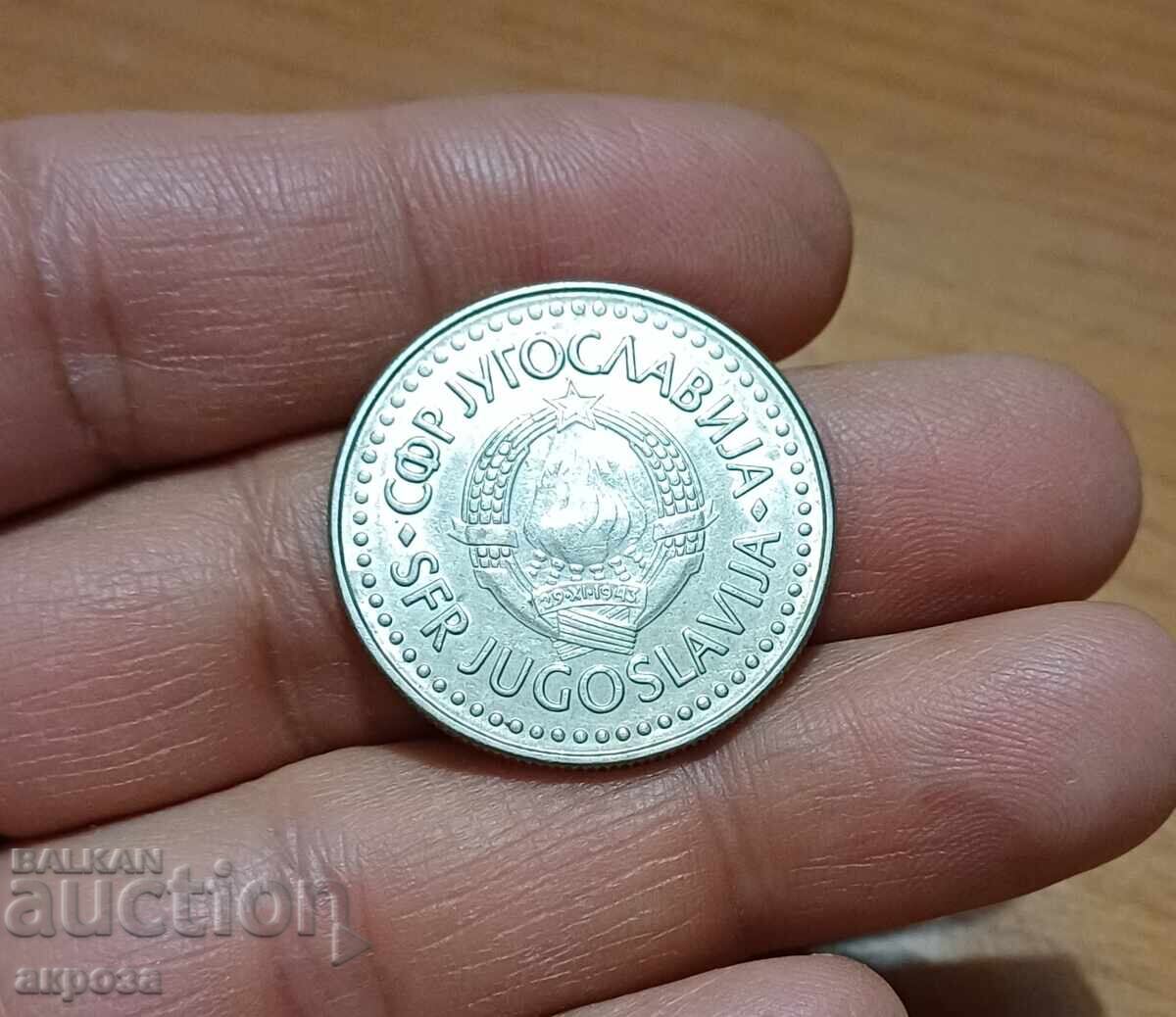 100 dinari Iugoslavia 1986 cu luciu cu preț € 1.00 | 1.96 BGN 100 dinari Iugoslavia 1986 cu luciu cu preț € 1.00 | 1.96 BGN