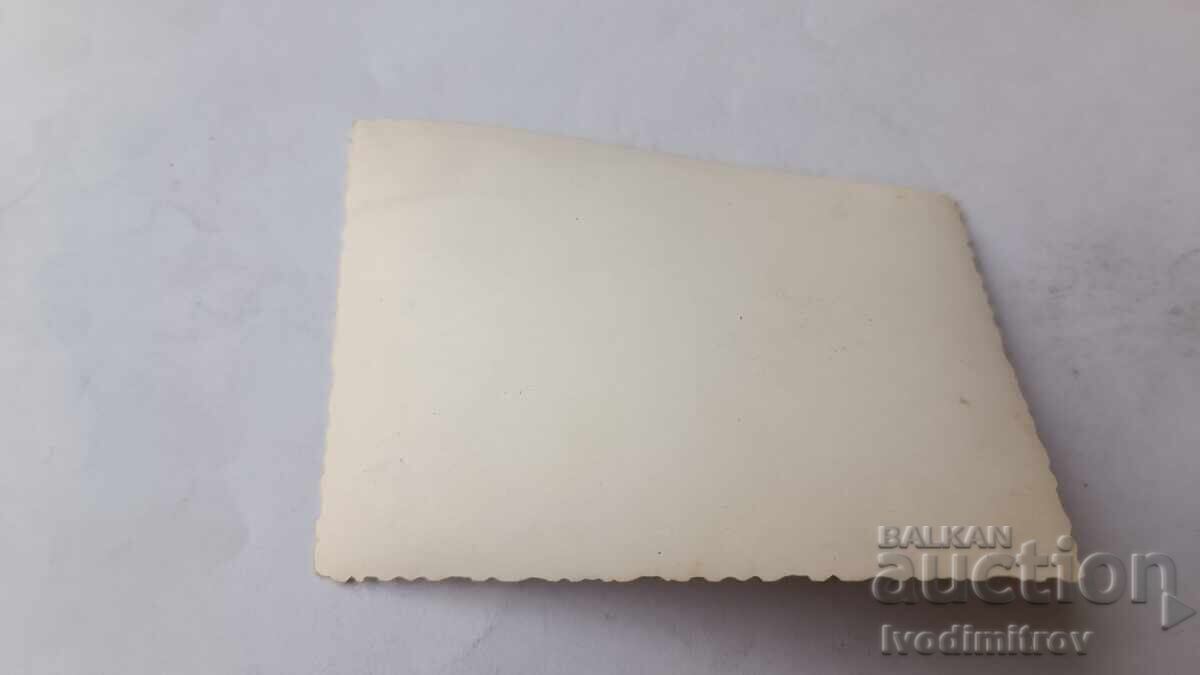 Foto Omul pe plajă cu preț € 1.18 | 2.31 BGN