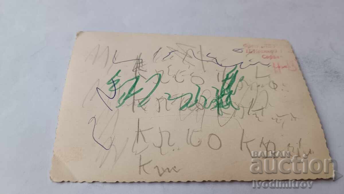 Fotografie Sofia Bărbat și cinci femei pe trotuar cu preț € 1.86 | 3.64 BGN