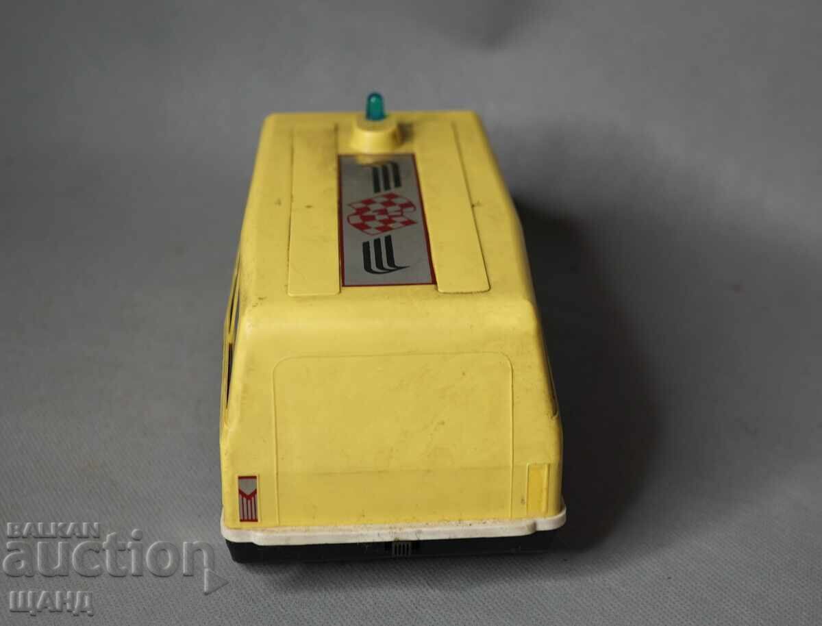 Доставка на Стара Руска пластмасова играчка модел кола ван