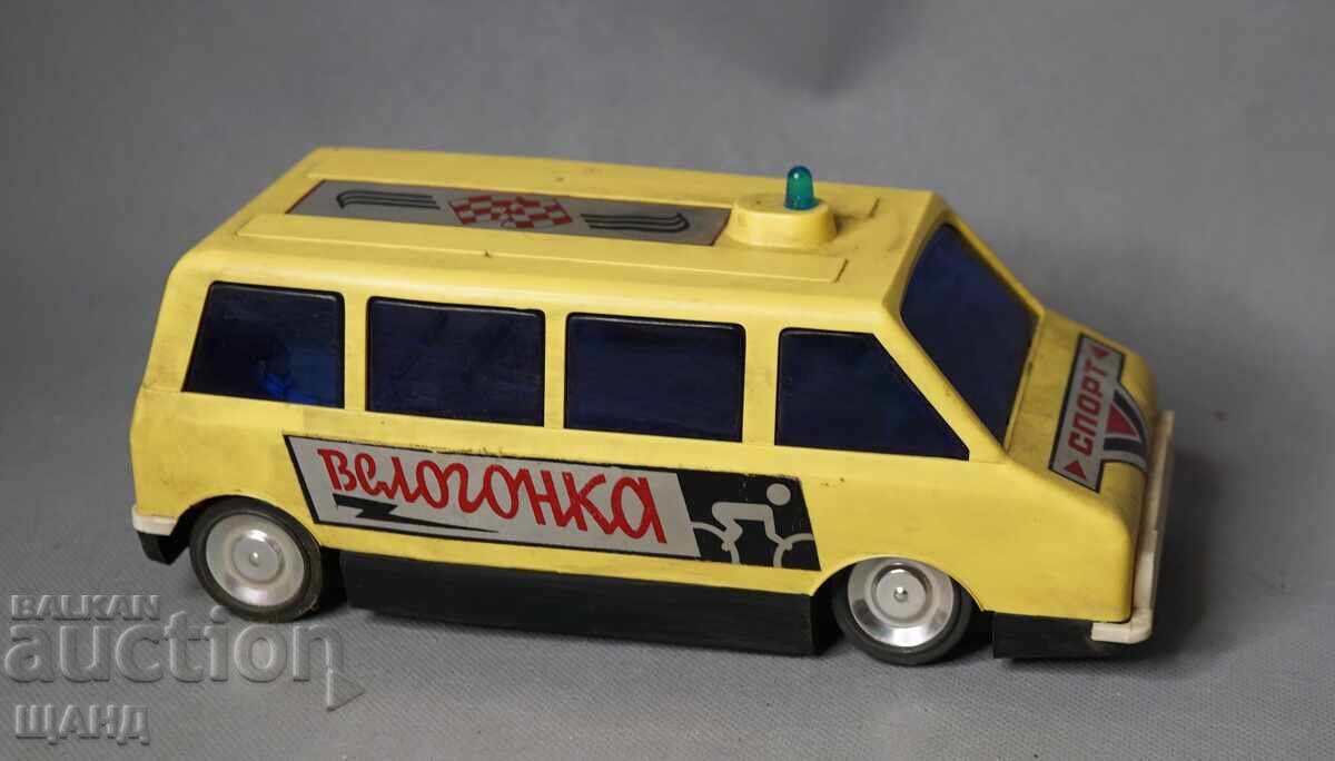 Стара Руска пластмасова играчка модел кола ван