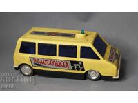 Стара Руска пластмасова играчка модел кола ван