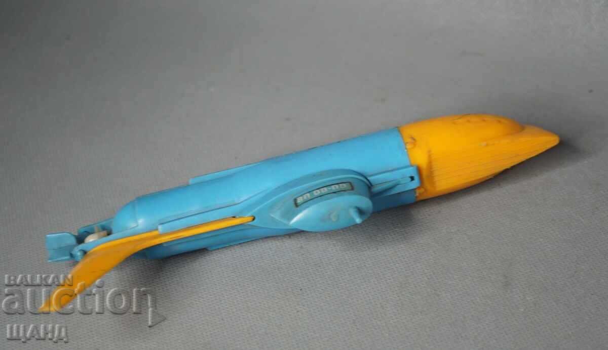 Доставка на Стара  пластмасова играчка модел подводница