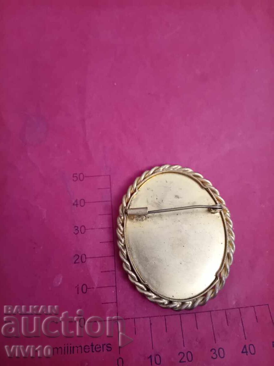 Старинна Френски брошка с цена € 30.00 | 58.68 лв.