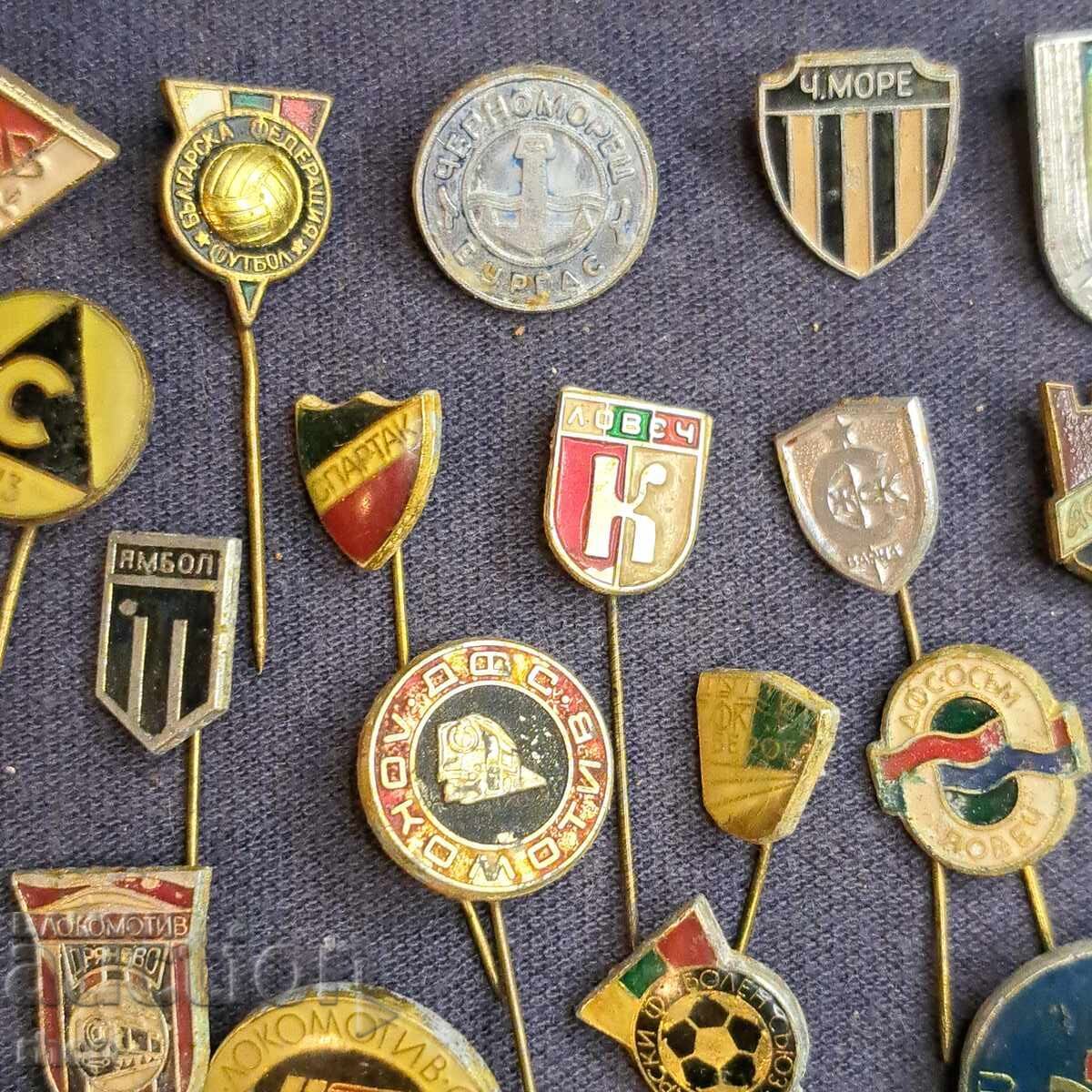 Licitație Lot de peste 50 de ecusoane fotbal Bulgaria Licitație Lot de peste 50 de ecusoane fotbal Bulgaria