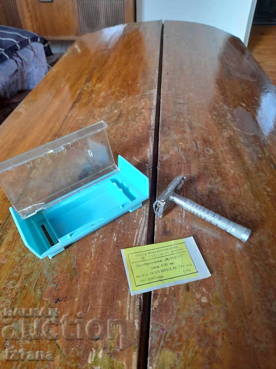 Licitație Brici vechi Mladost