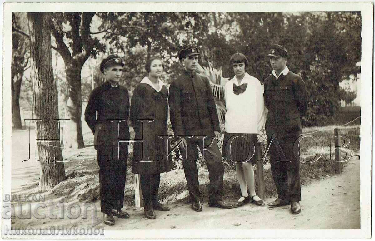 FOTOGRAFIE VECHE VARNA ELEVI DE GIMNAZIU ÎN PARC E909