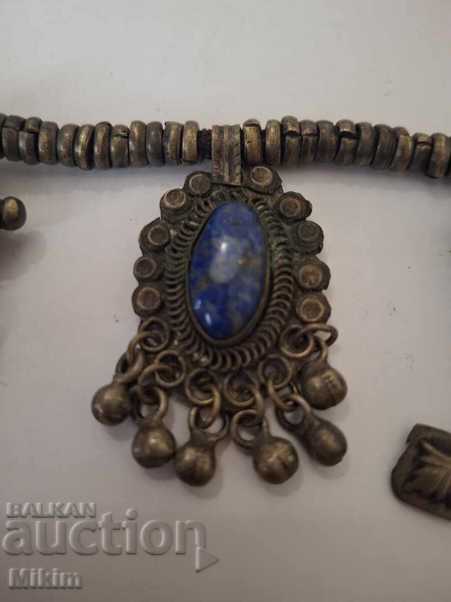 Licitație Vechi pandantiv renascentist cu pietre albastre Licitație Vechi pandantiv renascentist cu pietre albastre