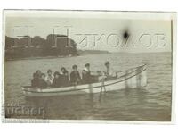 FOTOGRAFIE VECHE VARNA ELEVI DE GIMNAZIU PLIMBARE CU BARCA "SONIA" E911