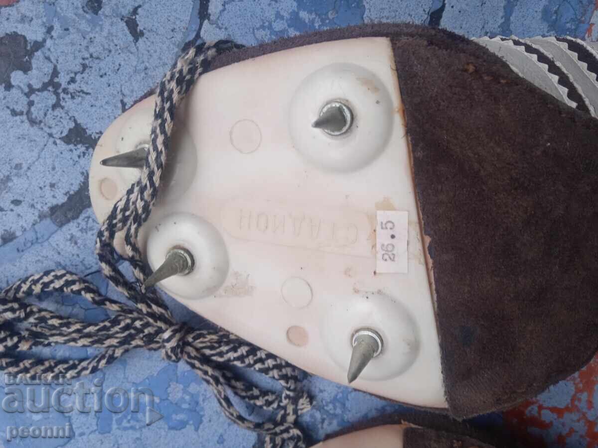 Licitație Ghete de fotbal Stadion, noi din perioada socialistă