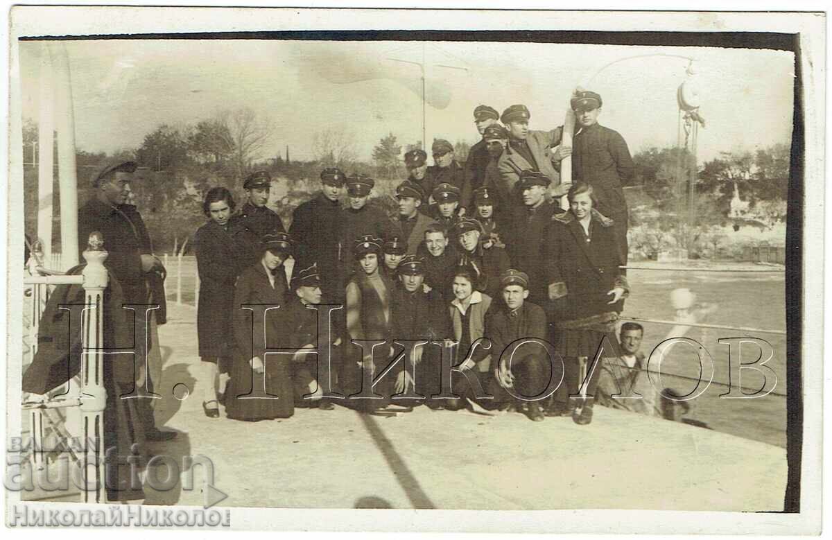 FOTOGRAFIE VECHE ELEVI DE GIMNAZIU ÎN EXCURSIE CU NAVĂ E924