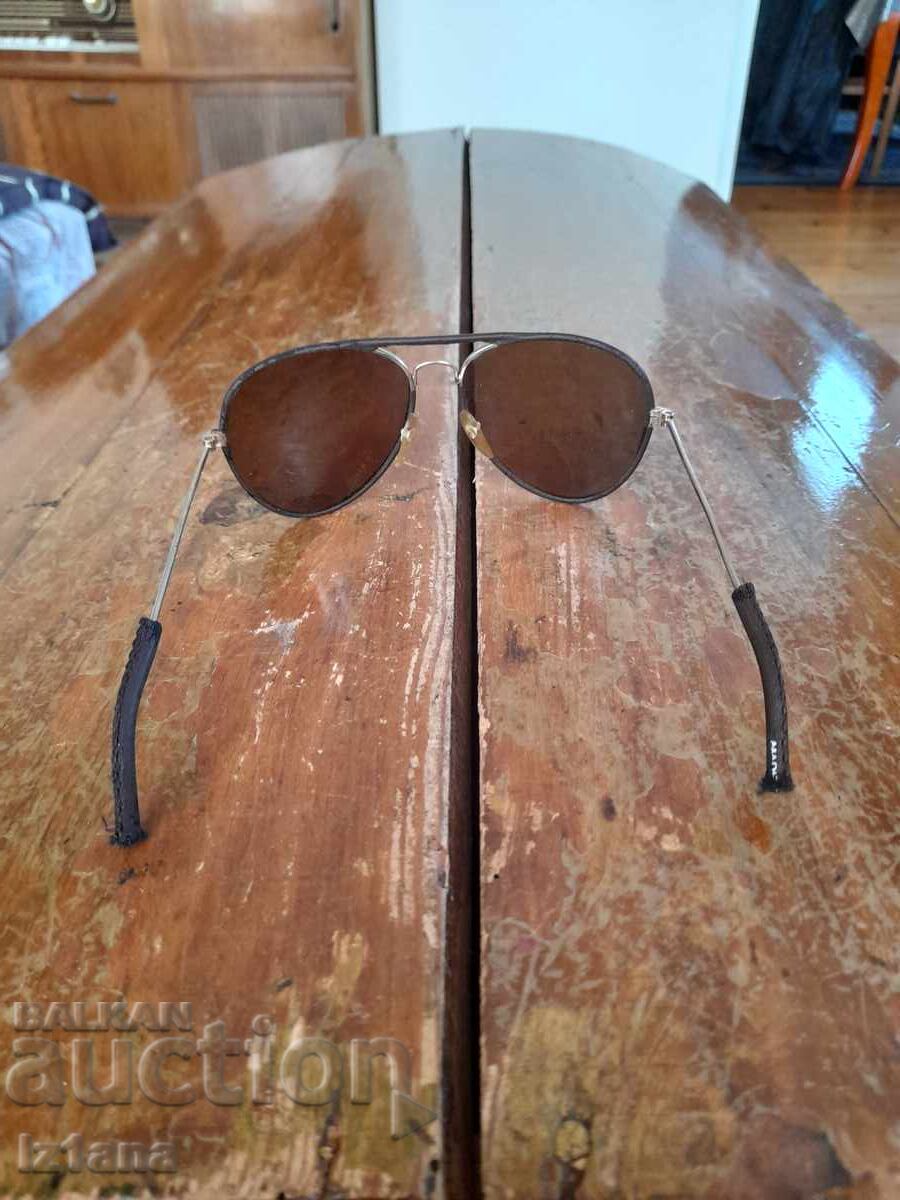 Аукцион Стари слънчеви очила RJ Аукцион Стари слънчеви очила RJ