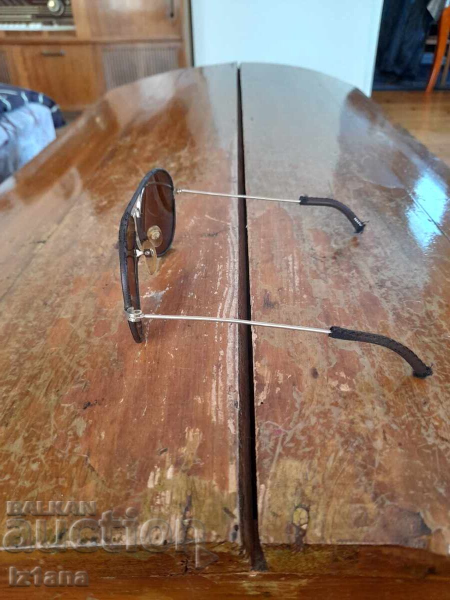 Доставка на Стари слънчеви очила RJ Доставка на Стари слънчеви очила RJ