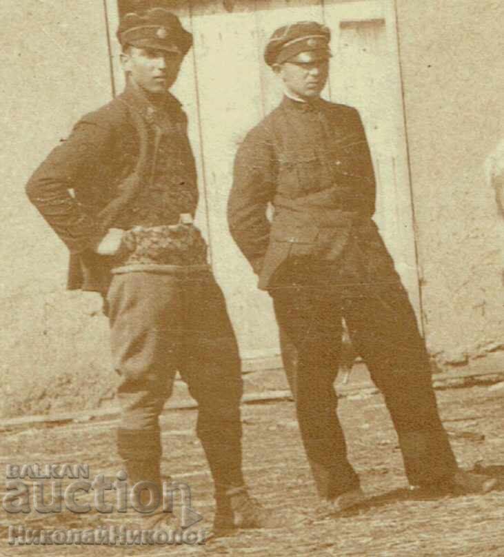 Livrarea FOTOGRAFIE VECHE CU CETĂȚENI LA O FERMĂ SĂTEASCĂ E925