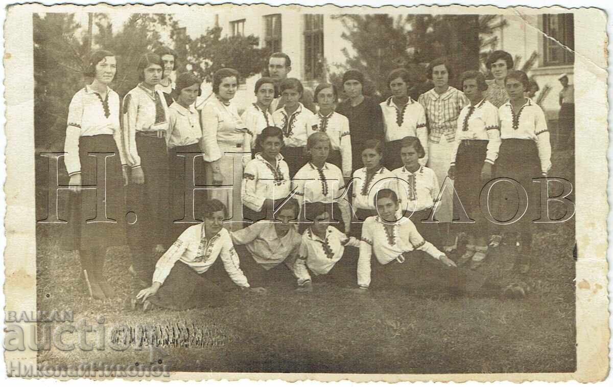 ΠΑΛΙΑ ΦΩΤΟΓΡΑΦΙΑ ΠΑΥΛΙΚΕΝΗ ΓΥΜΝΑΣΙΟΎΧΩΝ ΜΕ ΤΟΝ ΔΑΣΚΑΛΟ ΤΟΥΣ Ε927
