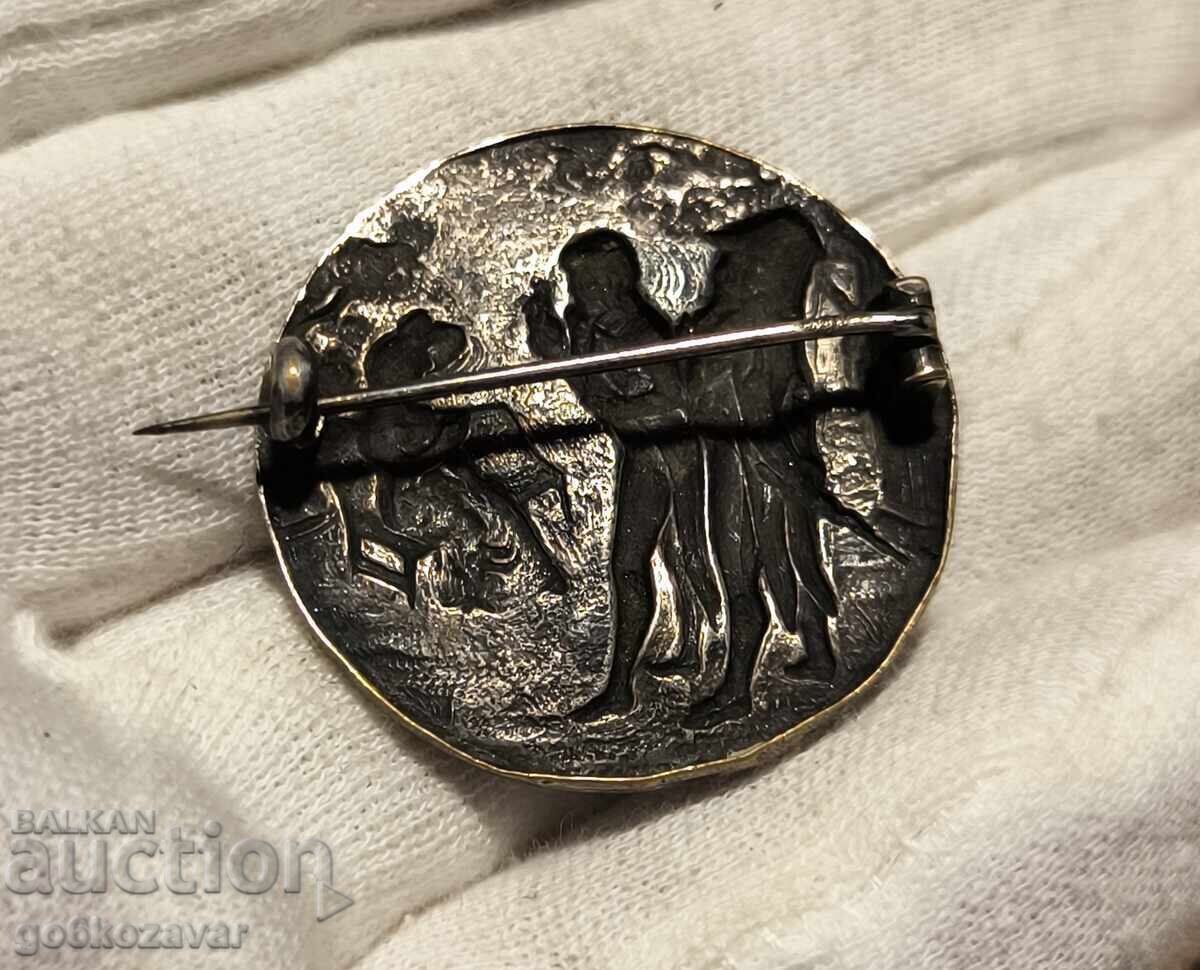 Broșă artistică cu scenă clasică din secolul al XIX-lea cu preț € 20.00 | 39.12 BGN