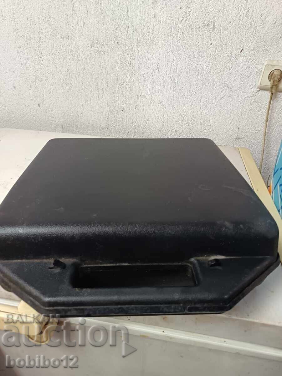 Licitație Mașină de scris Hebros 1300 F cu valiză Licitație Mașină de scris Hebros 1300 F cu valiză