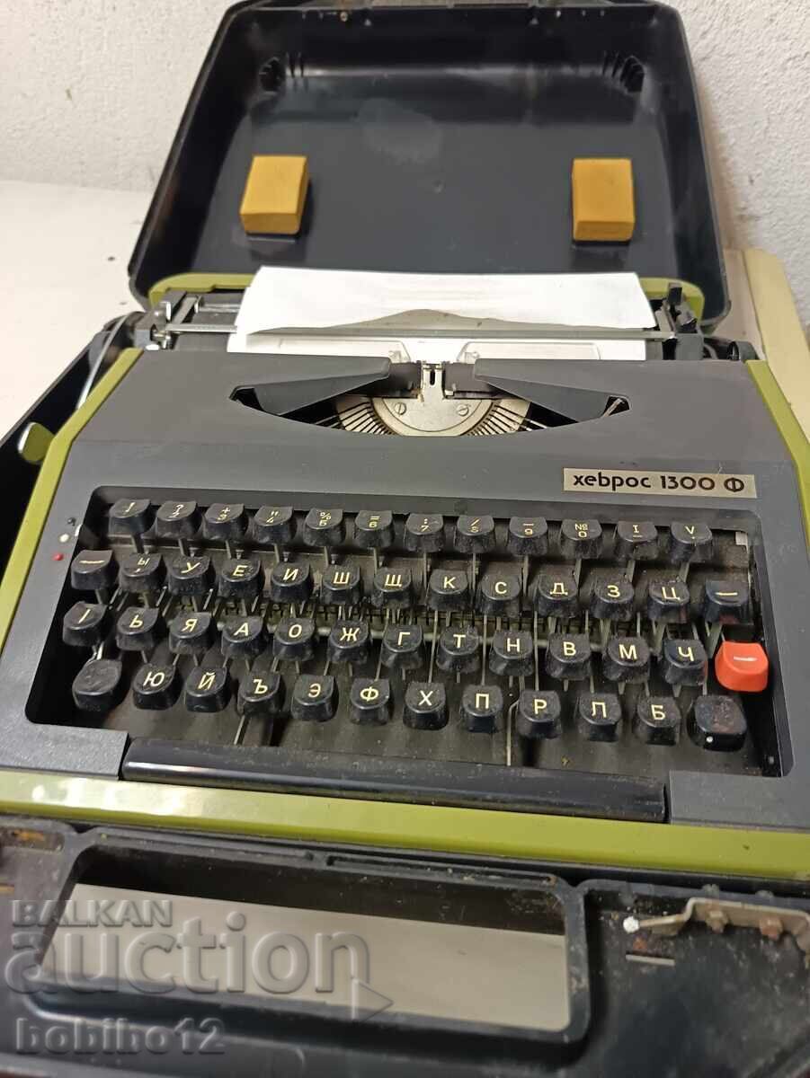 Hebros 1300 F Typewriter with Case - 6