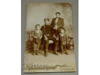 Παλιά Βουλγάρικη φωτογραφία στρατιώτη με την οικογένειά του, άριστη