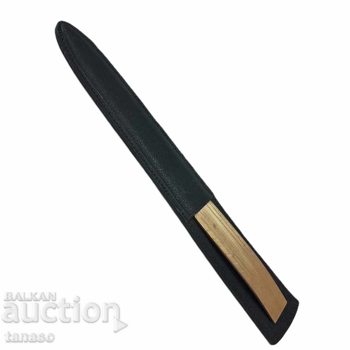 Cuțit pentru scrisori (sau pentru hârtie) cu toc de piele cu preț € 25.00 | 48.90 BGN Cuțit pentru scrisori (sau pentru hârtie) cu toc de piele cu preț € 25.00 | 48.90 BGN