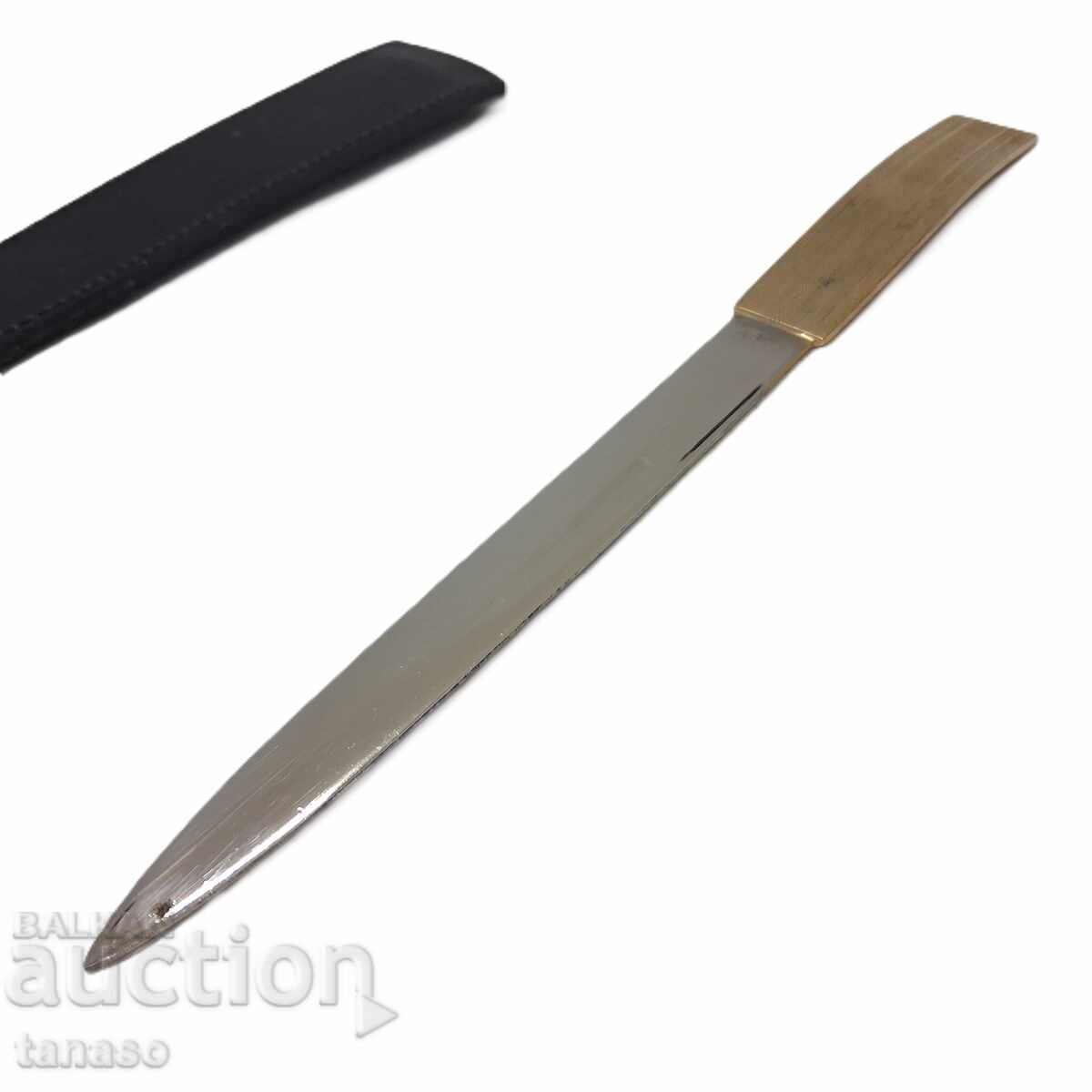 Livrarea Cuțit pentru scrisori (sau pentru hârtie) cu toc de piele Livrarea Cuțit pentru scrisori (sau pentru hârtie) cu toc de piele