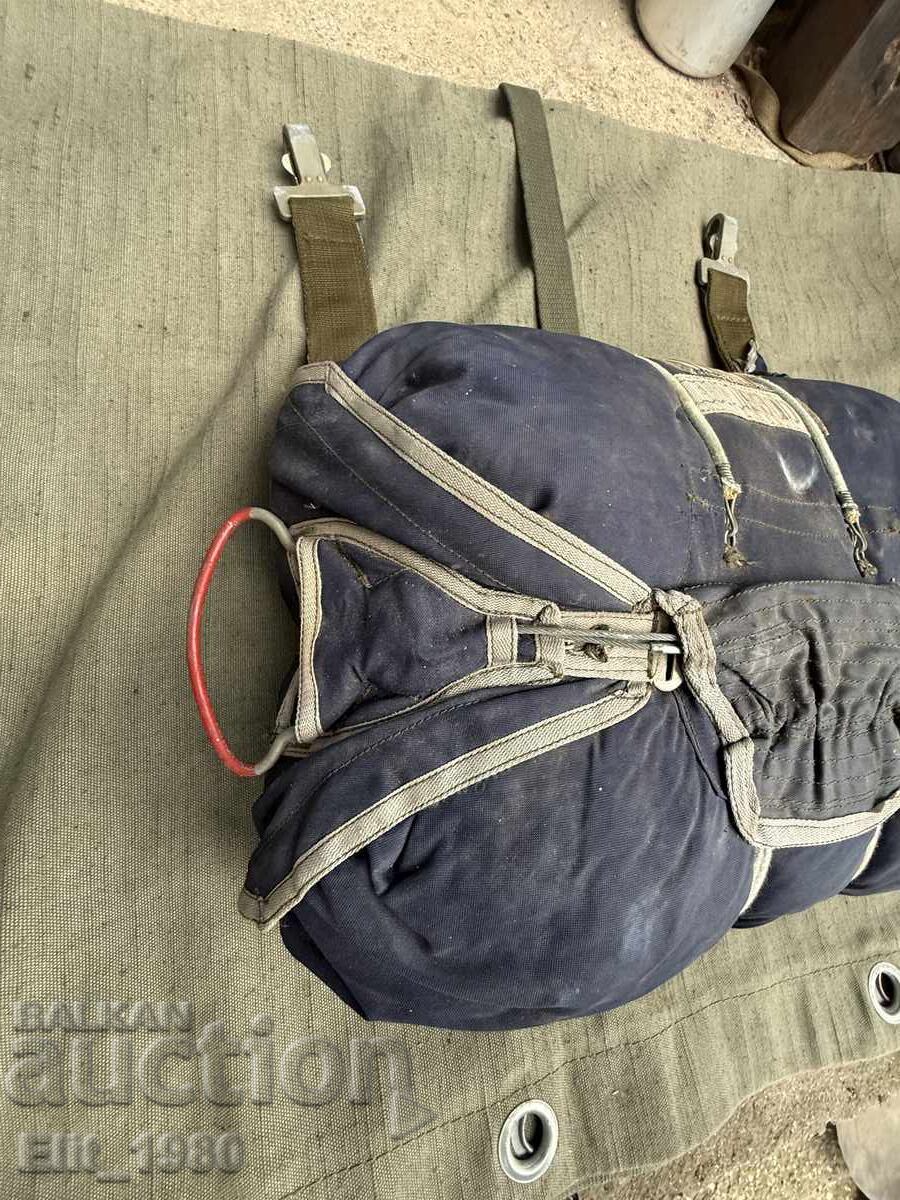 Запасен парашут с цена € 35.00 | 68.45 лв. Запасен парашут с цена € 35.00 | 68.45 лв.