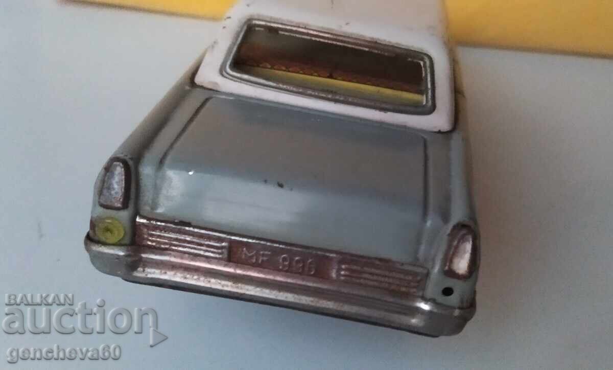 Livrarea Mașină metalică veche Cadillac MF 996