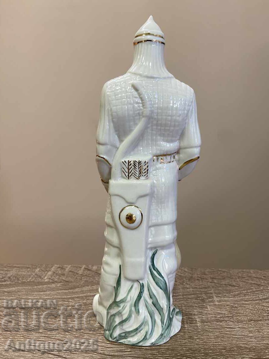 Винтидж порцеланова статуетка „Богатир със щит“, СССР с цена € 40.00 | 78.23 лв.