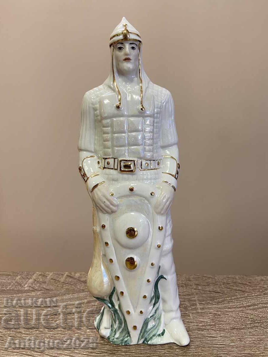 Винтидж порцеланова статуетка „Богатир със щит“, СССР