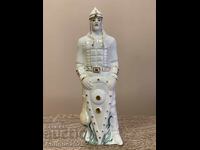 Statuetă din porțelan vintage „Bogatir cu scut”, URSS