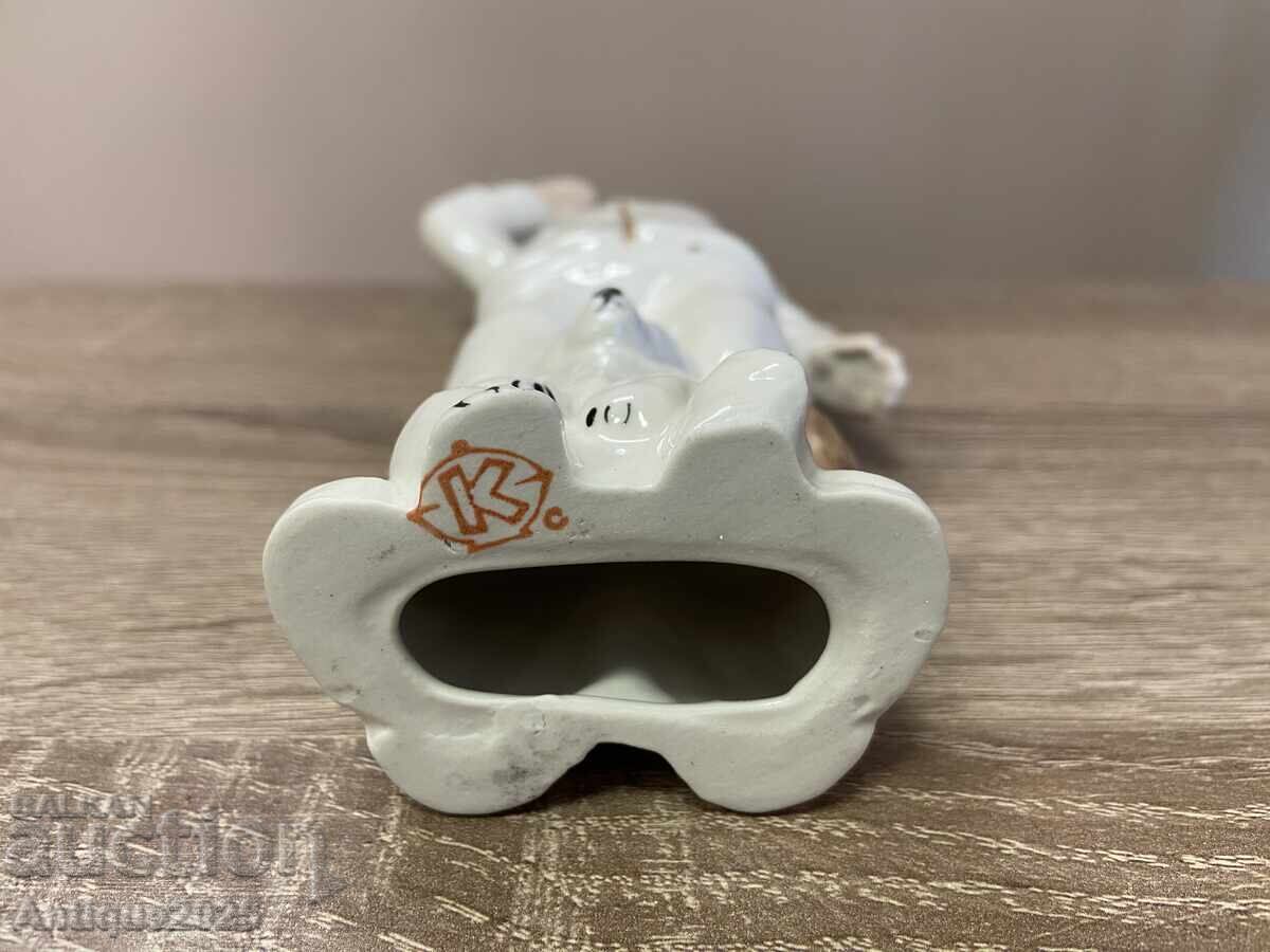 Licitație Statuetă din porțelan vintage „Pilot polar cu ursuleț” URSS