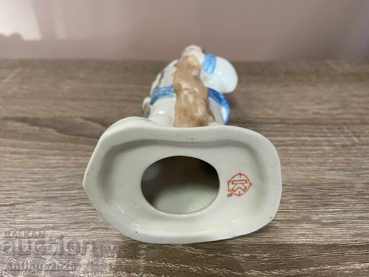 Licitație Statuetă din porțelan vintage „Vânător nordic cu vulpe”, URSS