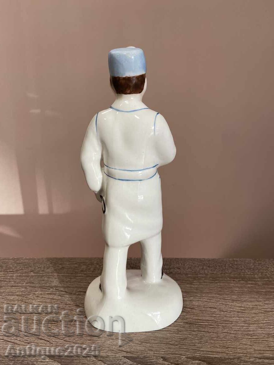 Statuetă de porțelan vintage „Doctor”, URSS cu preț € 30.00 | 58.68 BGN Statuetă de porțelan vintage „Doctor”, URSS cu preț € 30.00 | 58.68 BGN