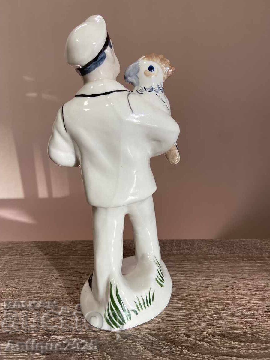 Statuetă din porțelan vintage „Marinar cu papagal”, URSS cu preț € 60.00 | 117.35 BGN
