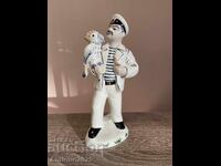 Statuetă din porțelan vintage „Marinar cu papagal”, URSS
