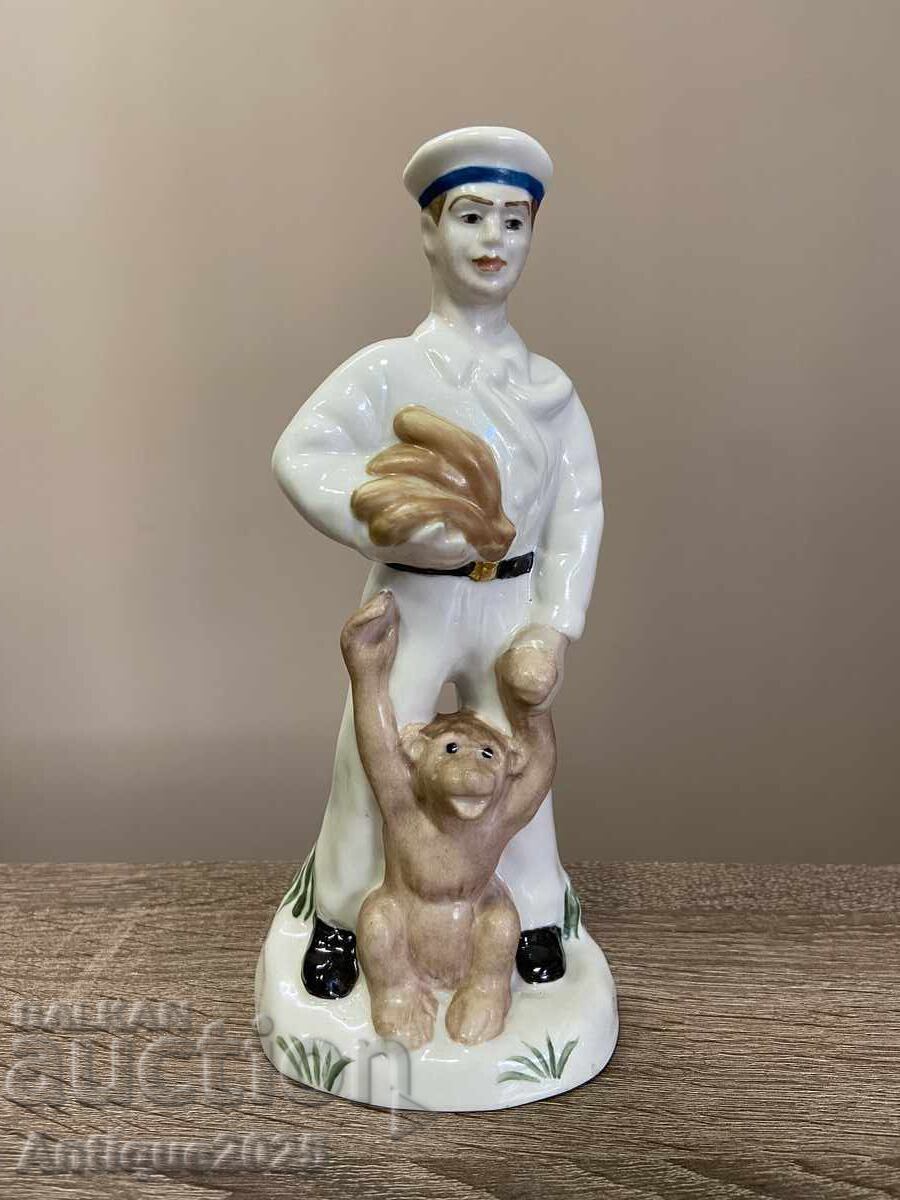 Statuetă de porțelan vintage „Marinar cu maimuță”, URSS