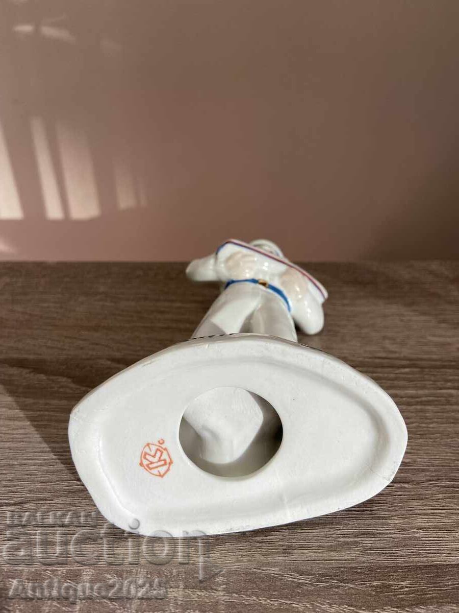 Licitație Statuetă din porțelan vintage „Marinar cu corabie”, URSS Licitație Statuetă din porțelan vintage „Marinar cu corabie”, URSS