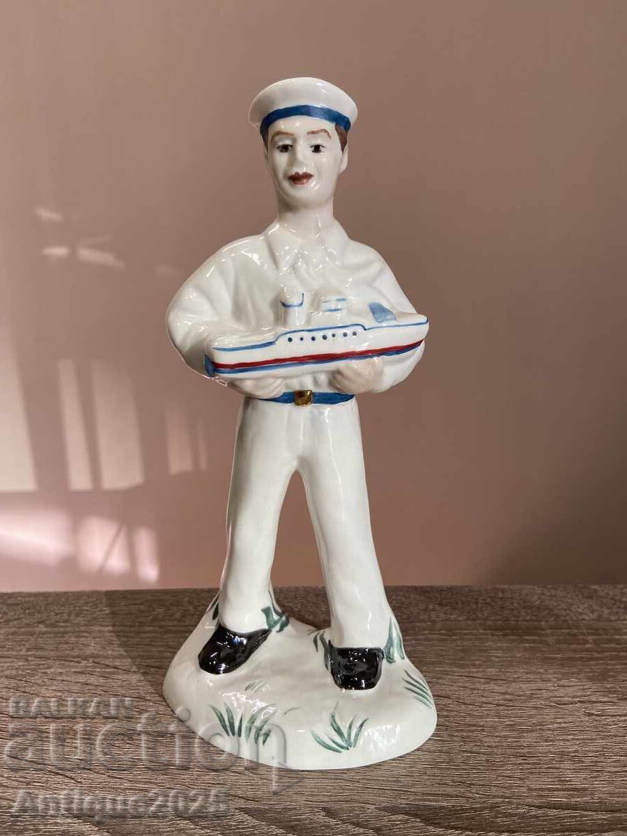 Statuetă din porțelan vintage „Marinar cu corabie”, URSS