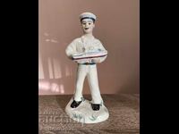 Βίντατζ πορσελάνινο ειδώλιο "Ναύτης με πλοίο", ΕΣΣΔ