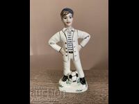 Statuetă de porțelan vintage „Băiat cu minge de fotbal”, URSS