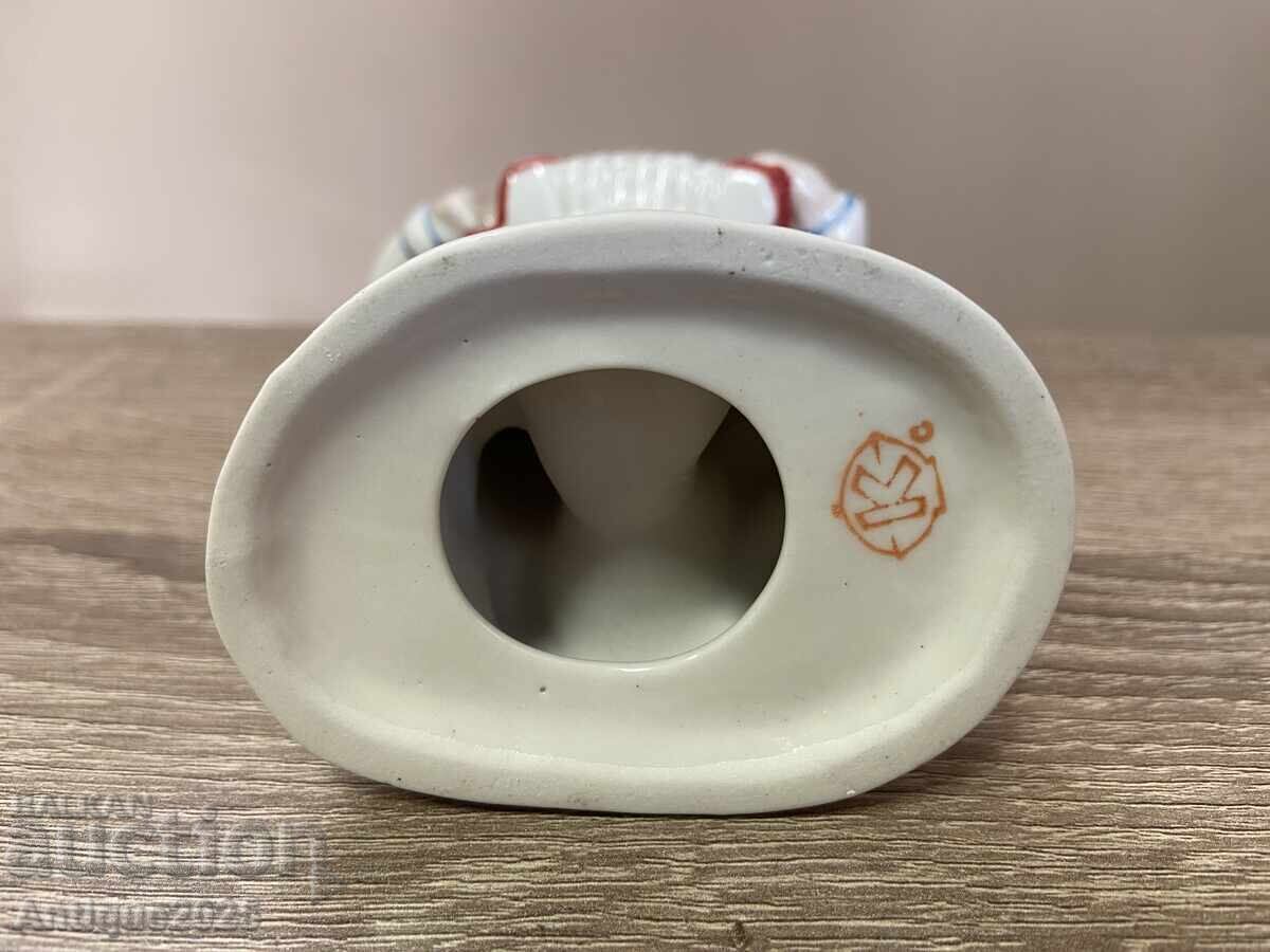 Licitație Statuetă de porțelan vintage „Cosmonaut cu acordeon”, URSS