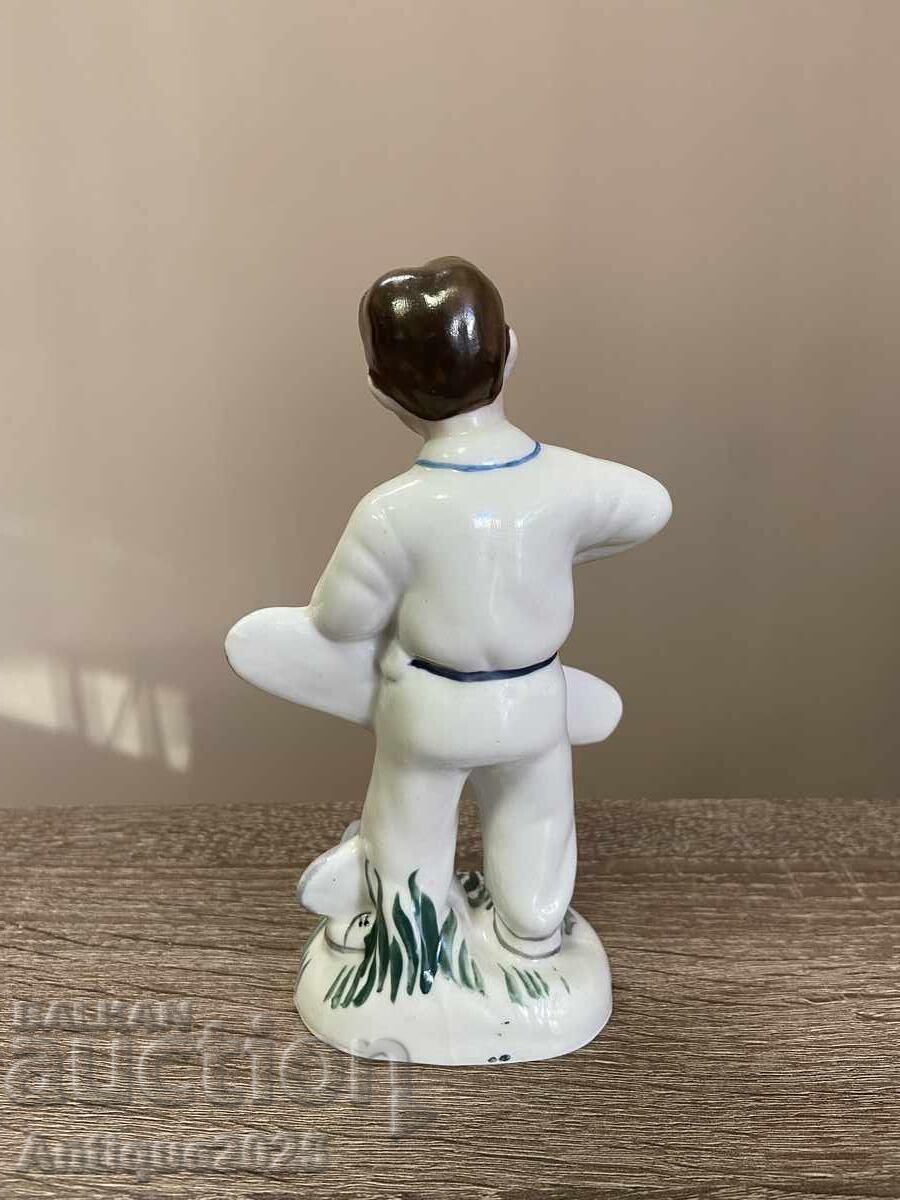 Αντίκα πορσελάνινο ειδώλιο "Αγόρι με αεροπλάνο", ΕΣΣΔ με τιμή € 60.00 | 117.35 BGN