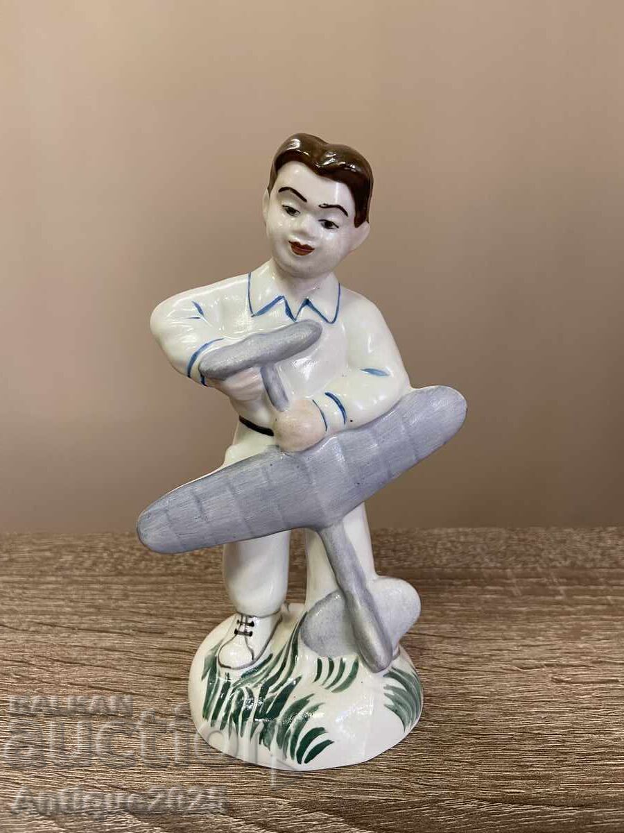 Αντίκα πορσελάνινο ειδώλιο "Αγόρι με αεροπλάνο", ΕΣΣΔ