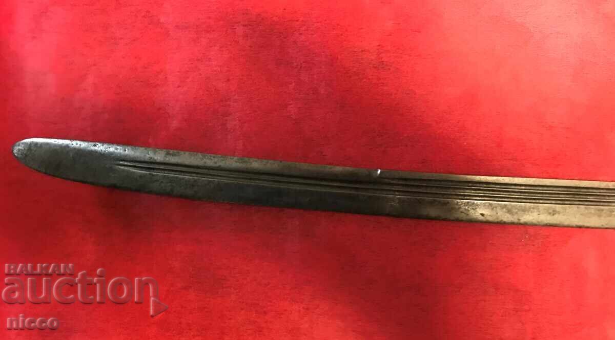 Livrarea Nimfă uriașă, sabie, iatagan